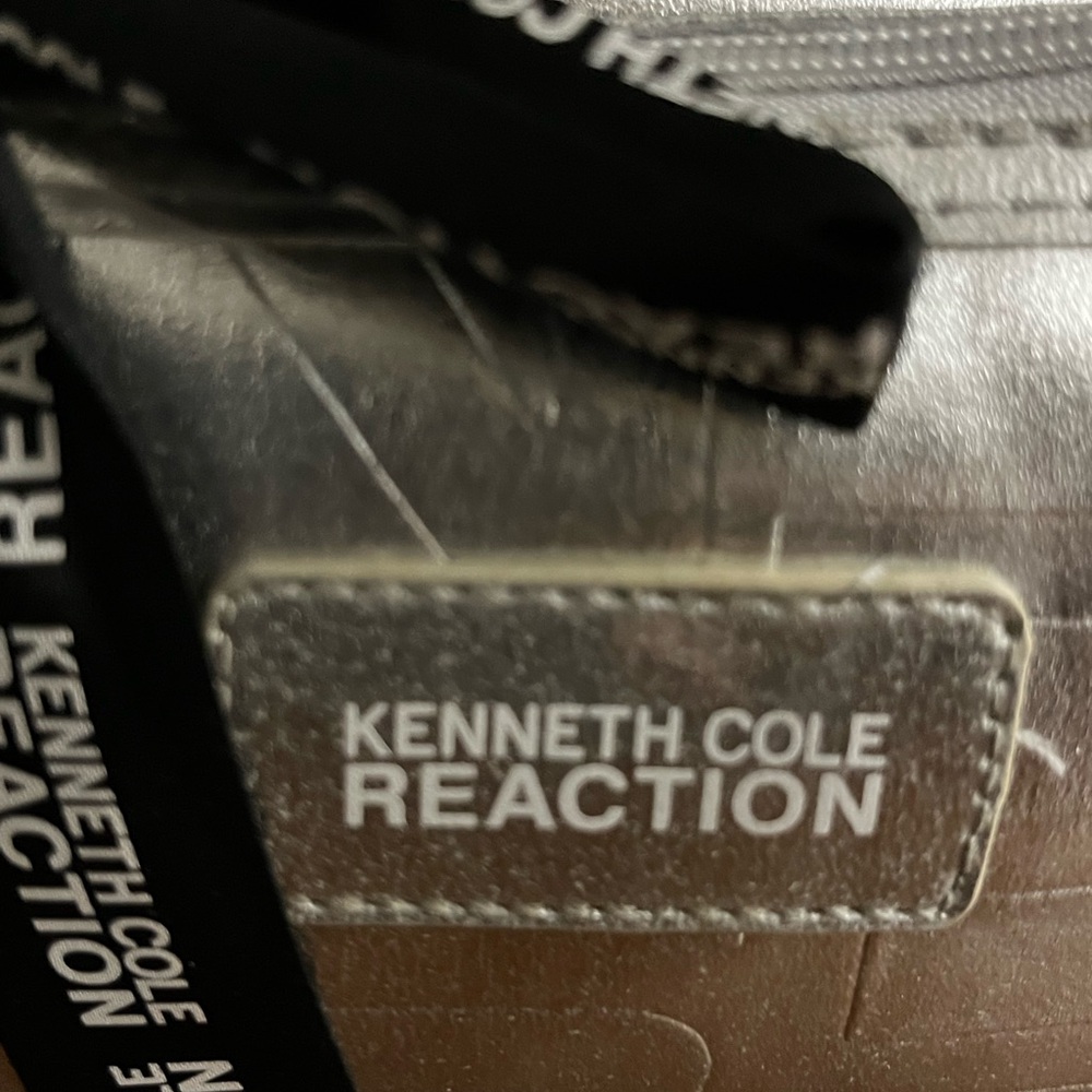 KENNETH COLE REACTION COSMETIC BAGS - Picture 9 of 11